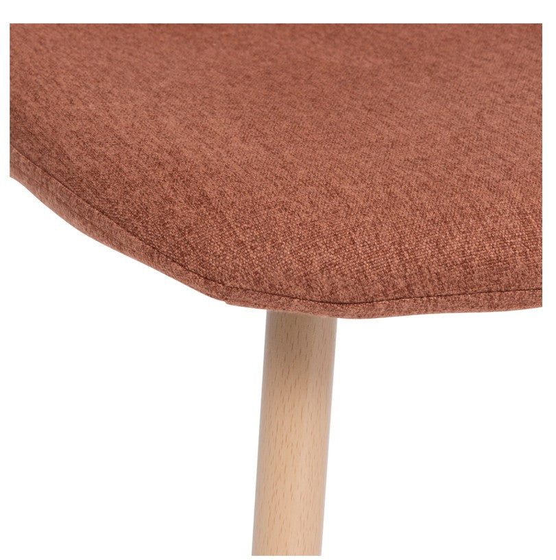 Chaise en tissu ambre