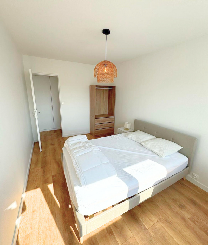 Chambre dans un logement locatif meublé
