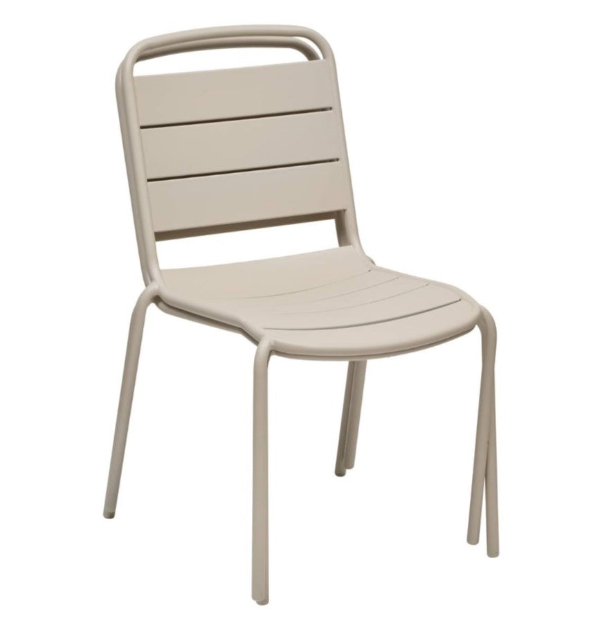 Chaise extérieure empilable beige