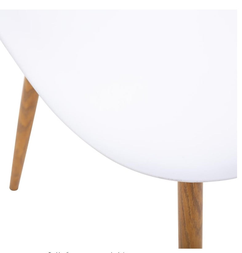 Chaise en plastique blanche