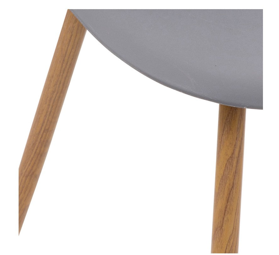 Chaise en plastique gris