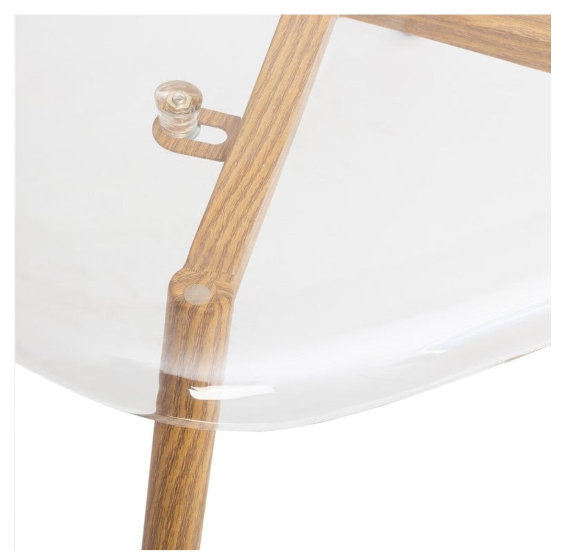 Chaise en plastique transparente